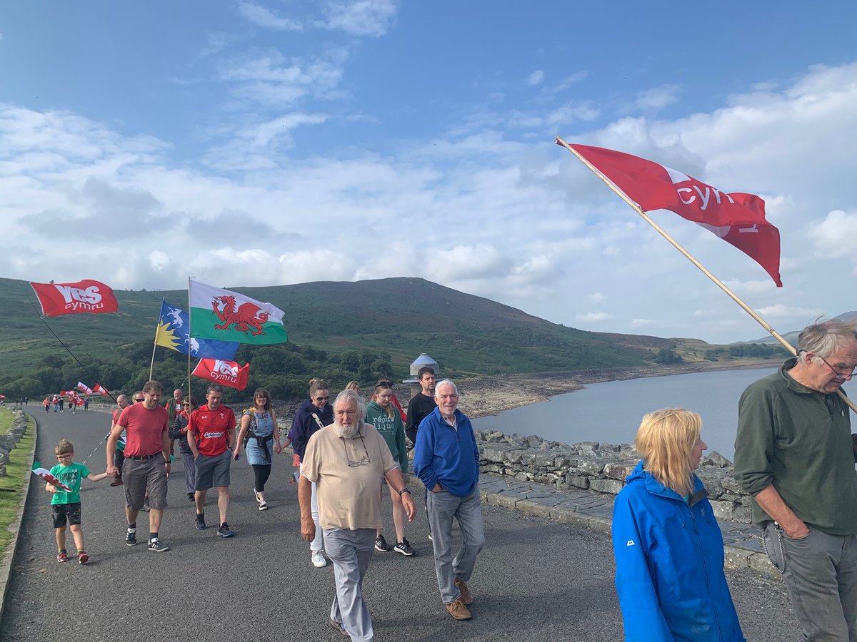 Braf oedd i  <a href="/BalaCymru/">Yes Cymru Bala</a> a nifer o grwpiau a chefnogwyr ddod at ein gilydd y bore ‘ma i fynnu fod adnoddau naturiol Cymru yn cael eu rheoli gan Gymru. <a href="/YesCymru/">YesCymru</a> <a href="/YesBroStiniog/">YesCymru Bro Ffestiniog</a> <a href="/YesCymruDre/">YesCymruCaernarfon</a> <a href="/YesBethesda/">Yes Cymru Bethesda</a> 
#CofiwchDryweryn
#Annibyniaeth #indywales