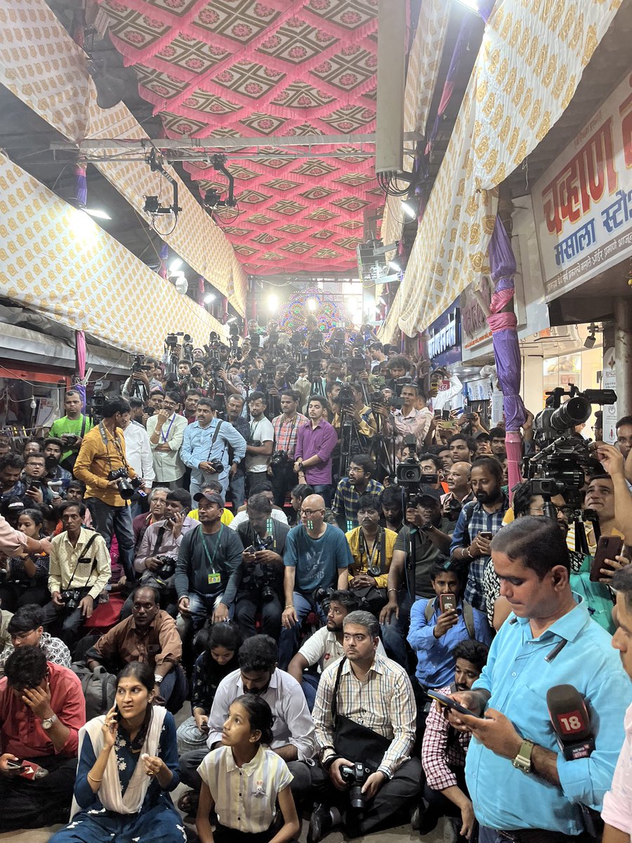 LalbaugchaRaja's tweet photo. लालबागचा राजा सार्वजनिक गणेशोत्सव मंडळ
लालबागचा राजा चे प्रथम दर्शन 

Lalbaugcha Raja First Look 

Subscribe YouTube channel for live darshan of Lalbaugcha Raja 2022.

https://t.co/JHfRNkkYHe

#lalbaugcharaja https://t.co/8PtXXyE1FW