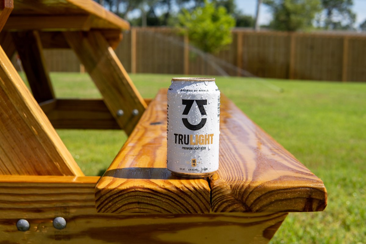 Savor the end of the summer with an ice cold TRU Light! ☀️🍻