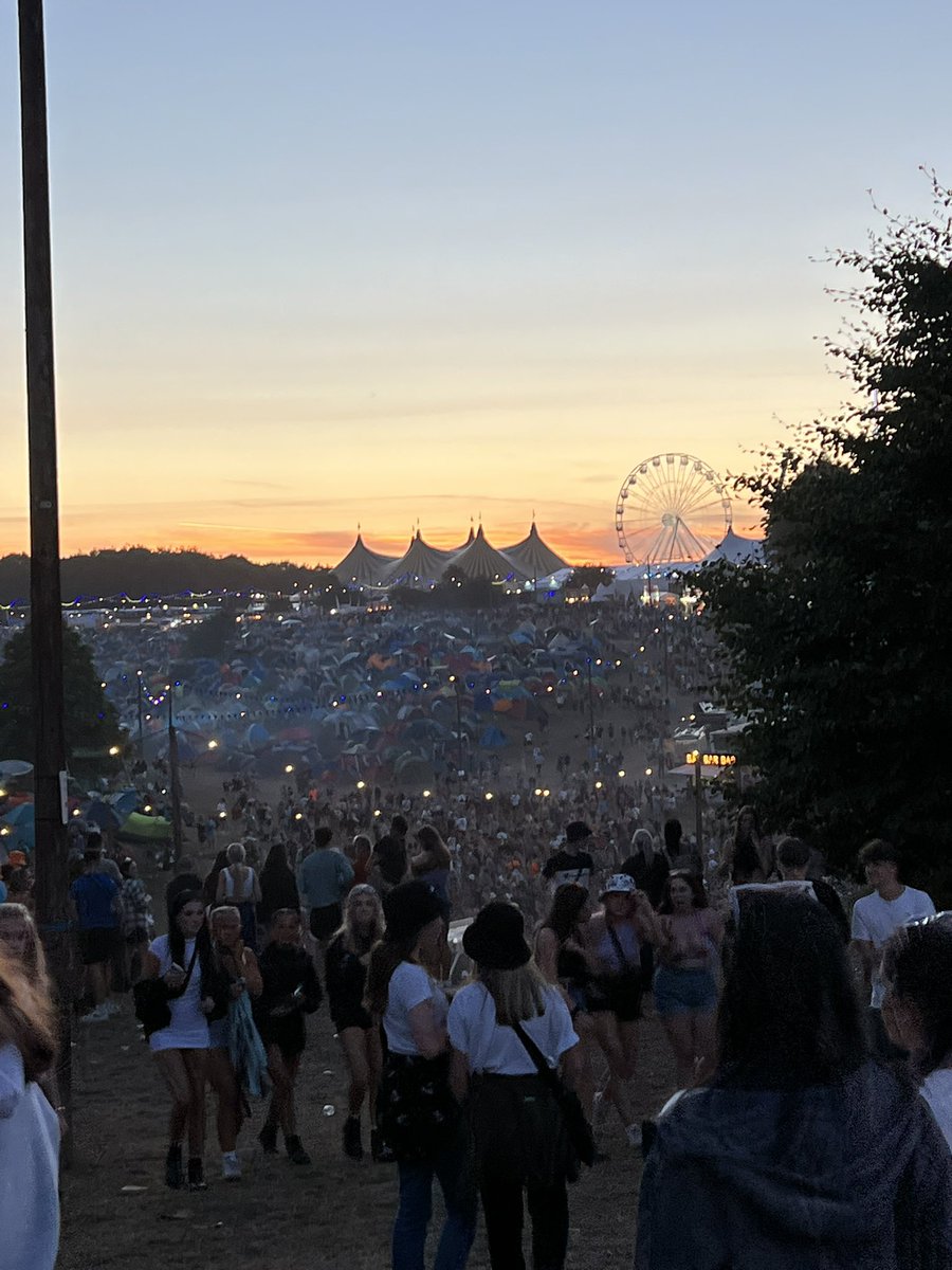 Emzun's tweet photo. @OfficialRandL what a sight. #LeedsFestival #Leedsfestival2022 https://t.co/oecBDljUCK