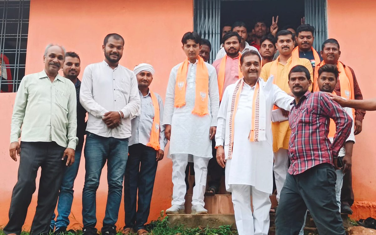 Ramkhelawanbjp's tweet photo. #अमरपाटन के आज ग्राम पंचायत सरिया से, ग्राम मझटोलवा (कुंआ) मनकीसर, सोनवर्षा,कंदवारी आदि ग्राम के वरिष्ठ-जनों,युवा साथियों द्वारा विभिन्न राजनैतिक दलों को छोड़ कर भारतीय जनता पार्टी की सदस्यता ग्रहण की।

आप सभी का साथ अमरपाटन विधानसभा क्षेत्र के विकास की नई इबारत लिखेगा। 
(1/3) https://t.co/0uKutQ54YY