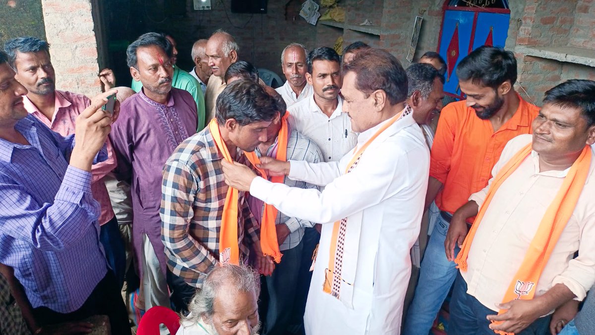 Ramkhelawanbjp's tweet photo. #अमरपाटन के आज ग्राम पंचायत सरिया से, ग्राम मझटोलवा (कुंआ) मनकीसर, सोनवर्षा,कंदवारी आदि ग्राम के वरिष्ठ-जनों,युवा साथियों द्वारा विभिन्न राजनैतिक दलों को छोड़ कर भारतीय जनता पार्टी की सदस्यता ग्रहण की।

आप सभी का साथ अमरपाटन विधानसभा क्षेत्र के विकास की नई इबारत लिखेगा। 
(1/3) https://t.co/0uKutQ54YY
