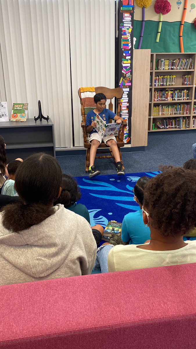 EllyKarle's tweet photo. ❤️ Student read alouds @ the library! @DArcy_CJUSD @MarkDoman17 https://t.co/7w727Z5gfO