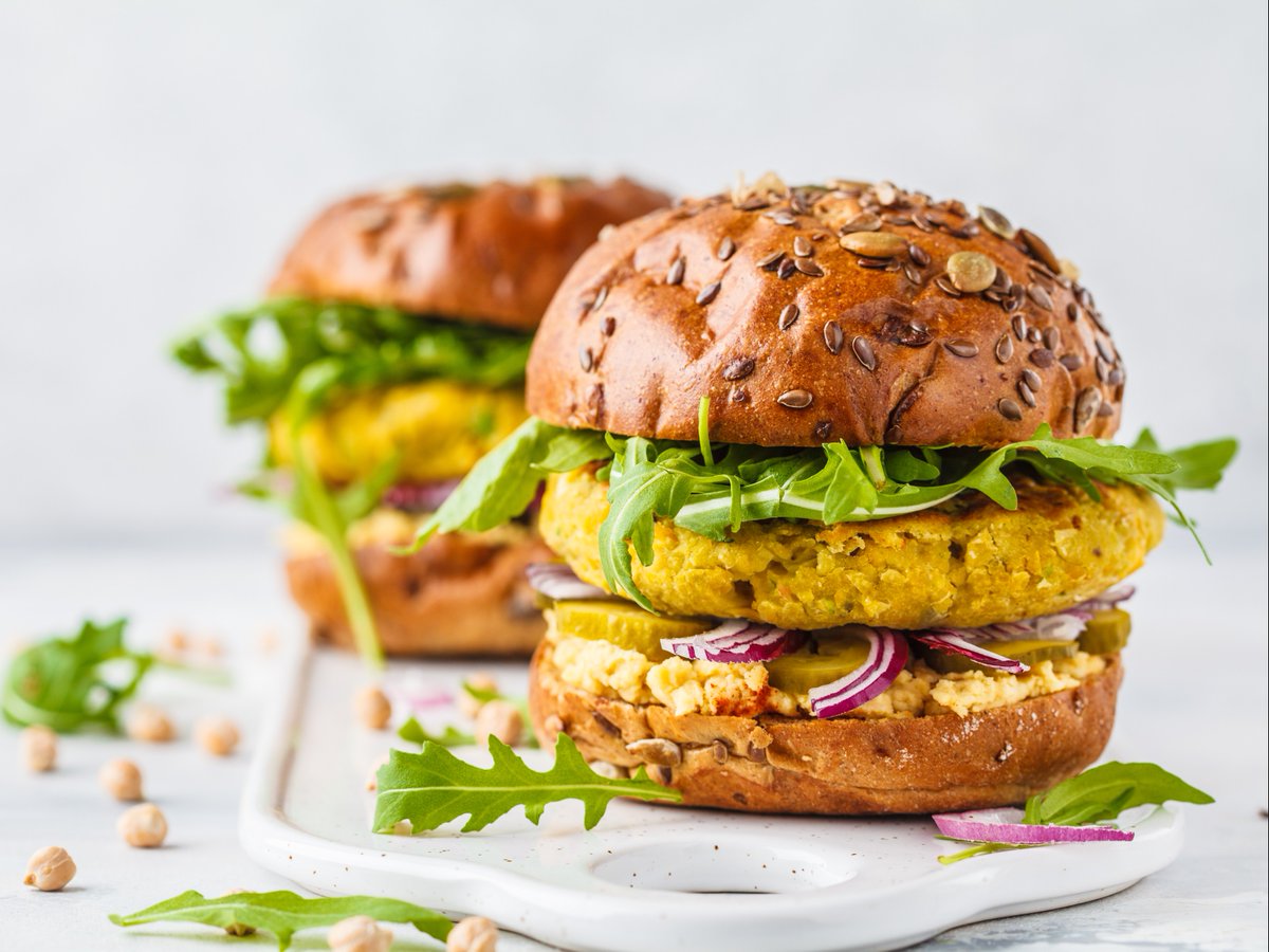 Looking 🔎 for a meatless Monday meal idea? Check out our recipe for cannellini bean burgers. Healthy, filling, and delicious! 👉 bit.ly/39p9iDG