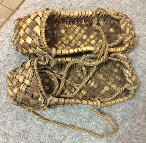 nat_clothing's tweet photo. All our articles about shoes as folk clothing accessories. Footwear from different countries and eras https://t.co/ymVw2ypFqO

#shoes #folk_clothing_accessories #traditionalfootwear #footwear #folkfootwear #schoolpaper #collegeproject #collegeessay #coursework #homeworkassignment https://t.co/tZ0RBGjHj8