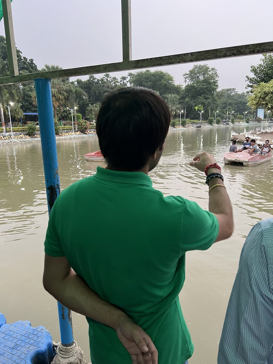 TejYadav14's tweet photo. पटना के राजधानी वाटिका में जाकर औचक निरीक्षण किया अधिकारियों को निर्देश दिया कि बेहतर व्यवस्था किया जाए । https://t.co/dQupJXutUA