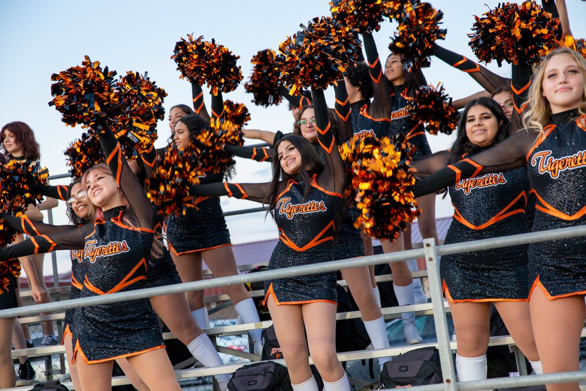 ELPASO_ISD's tweet photo. Football season is back! π
Thank you to the school bands, πΆ guards, cheer π£ and drill teams π― that make our Friday Night Lights epic! #GoEPISD #EPISDProud
πΈ @EPISDFIneArts https://t.co/nPdP8vRnjD