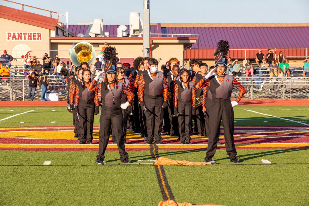 ELPASO_ISD's tweet photo. Football season is back! π
Thank you to the school bands, πΆ guards, cheer π£ and drill teams π― that make our Friday Night Lights epic! #GoEPISD #EPISDProud
πΈ @EPISDFIneArts https://t.co/nPdP8vRnjD