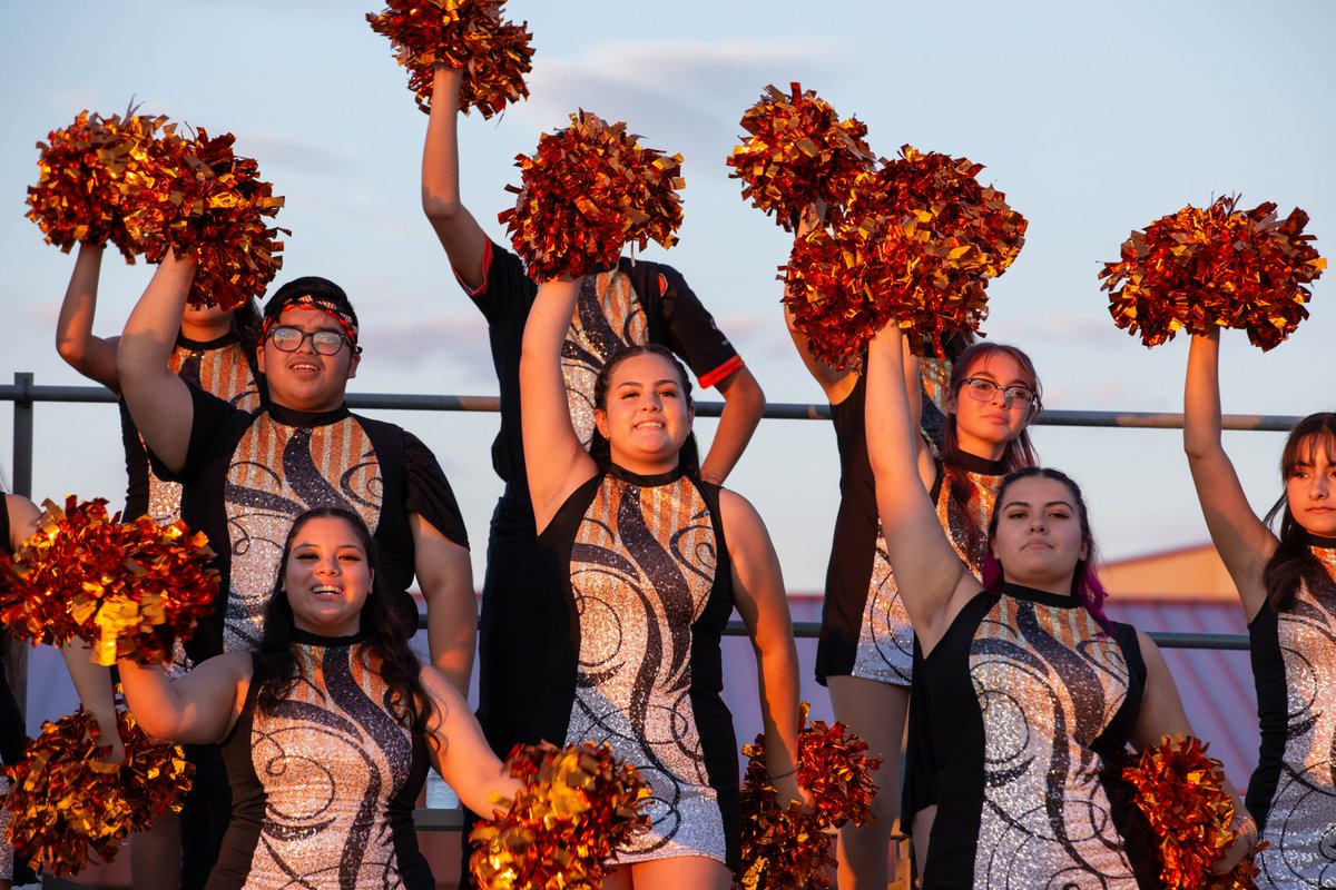 ELPASO_ISD's tweet photo. Football season is back! π
Thank you to the school bands, πΆ guards, cheer π£ and drill teams π― that make our Friday Night Lights epic! #GoEPISD #EPISDProud
πΈ @EPISDFIneArts https://t.co/nPdP8vRnjD