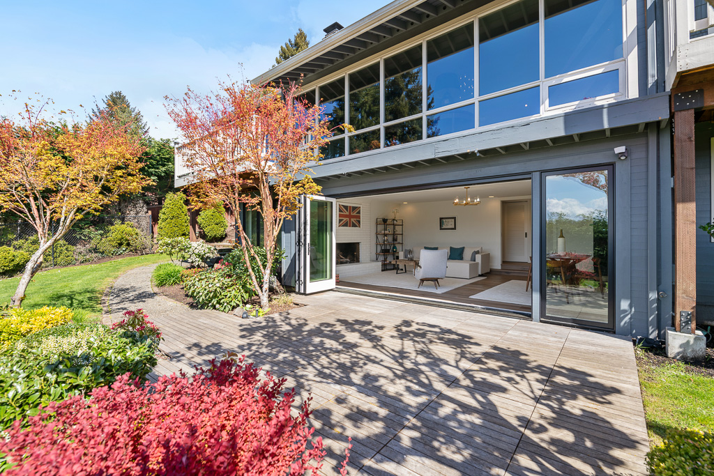 EwingandClark's tweet photo. Our Clyde Hill listing has sold!  Congratulations to the buyers and a million thanks to our sellers!  
·
·
·
#seattle #seattlerealestate #clydehillwa #clydehill #bellevue #bellevuewa #bellevuerealestate #stuartsilk #seattleluxuryhomes #luxuryrealestate #soldinseattle https://t.co/IRnYoMTgMS