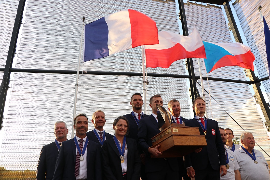 airsports_fai's tweet photo. 🥇A perfect landing on the top of the podium by Poland 🇵🇱 at the 25th FAI World Precision Championships 2022 at Albi, France! 👏🏼 
See all results: https://t.co/OLZG00cg7C
@FFAeronautique 
Images: FFA-Lisa #precisionflying #navigation #pilot #fly #aviation #airsports https://t.co/JcNQEbmDHt