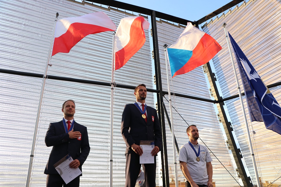 airsports_fai's tweet photo. 🥇A perfect landing on the top of the podium by Poland 🇵🇱 at the 25th FAI World Precision Championships 2022 at Albi, France! 👏🏼 
See all results: https://t.co/OLZG00cg7C
@FFAeronautique 
Images: FFA-Lisa #precisionflying #navigation #pilot #fly #aviation #airsports https://t.co/JcNQEbmDHt