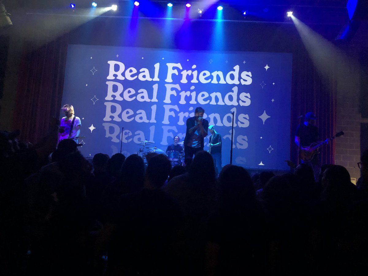 scene_louis's tweet photo. Red Flag rock and roll show last night! https://t.co/kqCdZAejlI