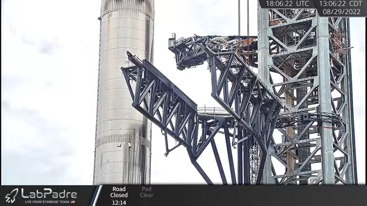 VickiCocks15's tweet photo. #Chopsticks rising at #SpaceX #launchcomplex ahead of a potential #StaticFire down at #Starbase! @LabPadre has moved #RoverCam to the best view for miles! Right on the beach! How many engines will get flamey today? https://t.co/ZMfAXH1pQF