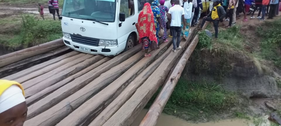RRwejo's tweet photo. Banyakubahwa icyi kibazo kivuzwe kenshi. Iteme rihuza ukurenge wa Runda na Rugalika ahitwa bishenyi muri @Kamonyi  turatabazaaaaaa @RwandaSouth @gatjmv @RTDARwanda @PrimatureRwanda @PressSecRwanda @EdNgirente @KAYITESIAlice4 @RwandaLocalGov @RwandaInfra https://t.co/tiK389ggQj