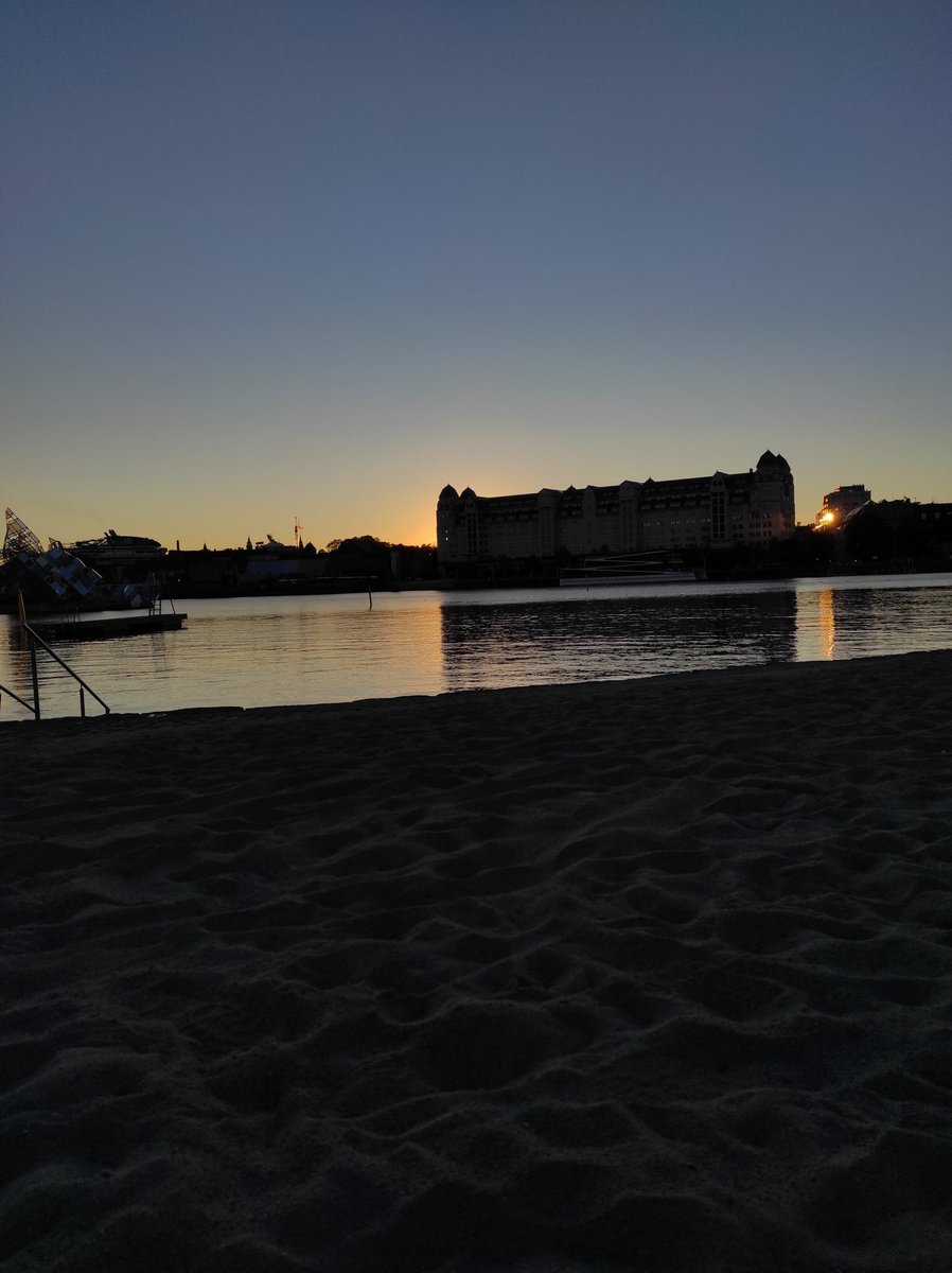 tuvater's tweet photo. veure el capvespre de Oslo escoltant Oques Grasses >>> 🥺🇸🇯 https://t.co/T3hCzHeyNl