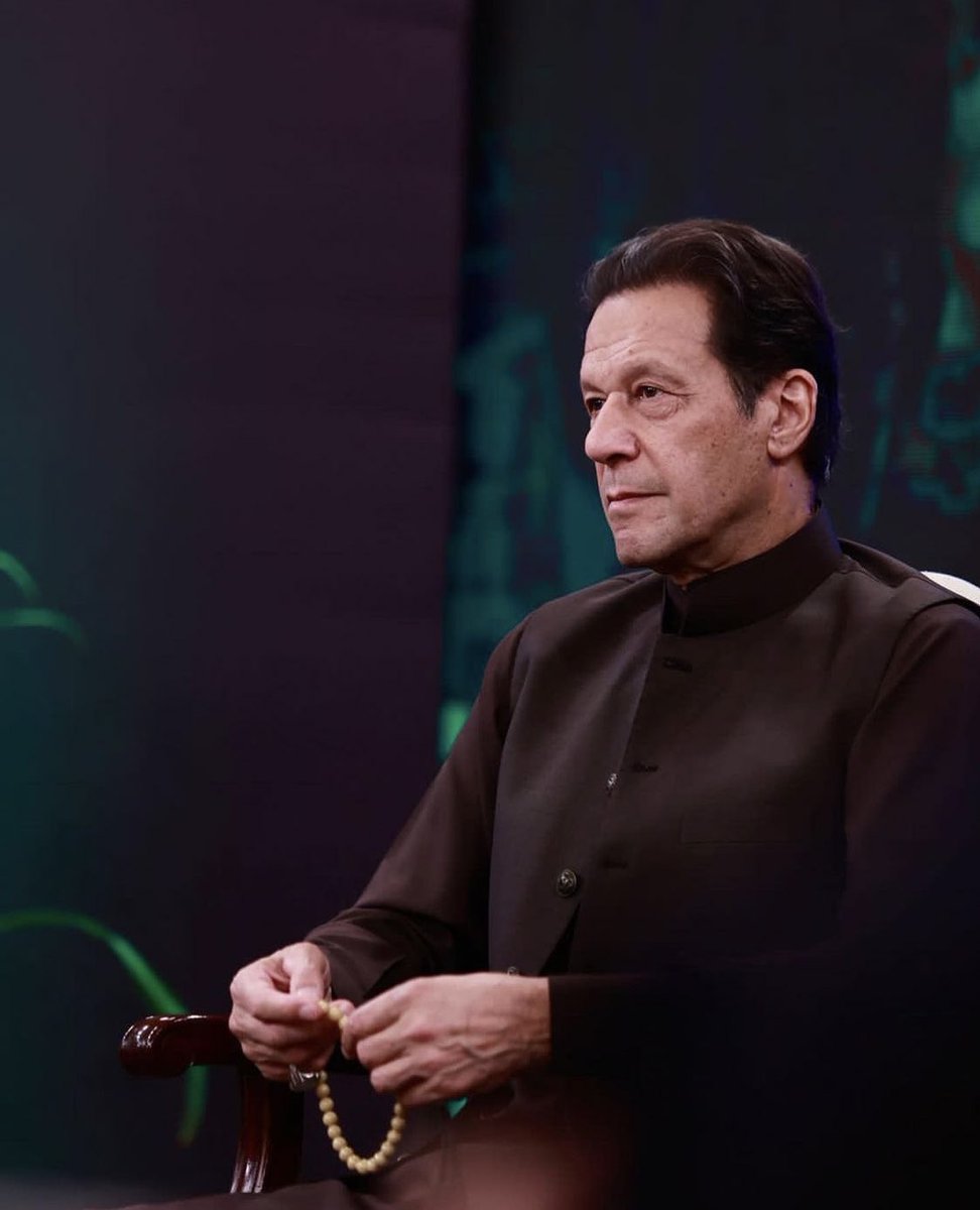 PTIofficial's tweet photo. Chairman PTI @ImranKhanPTI while holding historic telethon. You can donate through live calls too: +92 42 36361589 🇵🇰 #TelethonByImranKhan #عمران_خان_ٹیلی_تھون_مہم https://t.co/SMZPRJD3NX