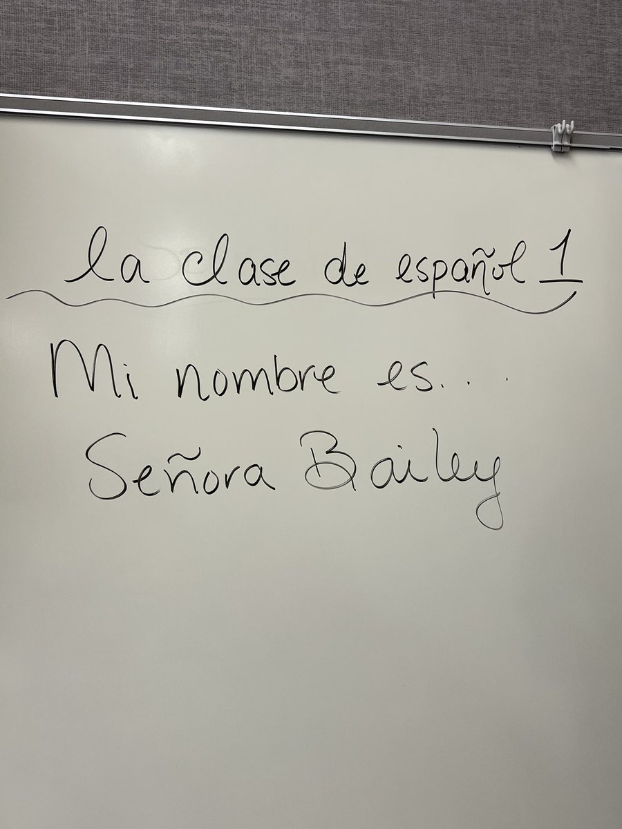 NNPS_WrldLang's tweet photo. Helping with la clase de español 1 at the Achievable Dream! The students are focused and yes, they sure did speak Spanish on day 1! It’s been a joy!! #NNPSproud #NNPSworldlanguages https://t.co/QI5DZDcbRh