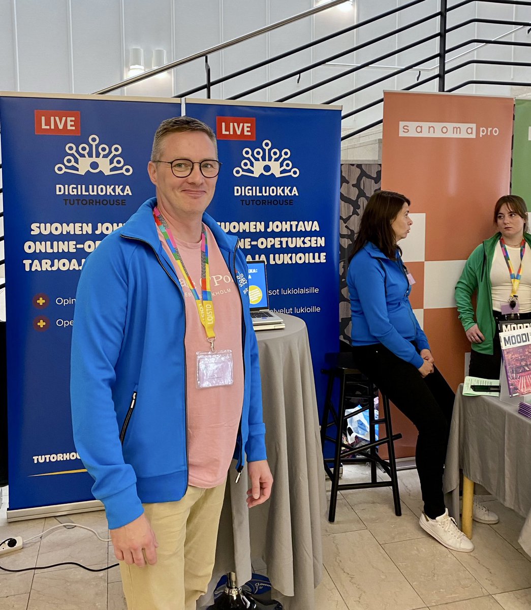 JukkaOksa's tweet photo. Olipas mukava päivä OPH:n lukiopäivillä. Paljon kohtaamisia ja hyviä keskusteluja. Yhteisellä asialla suomalaisen lukiokoulutuksen hyväksi. #lukio @digiluokka @MikaPalonen https://t.co/mKjH7De3Rk