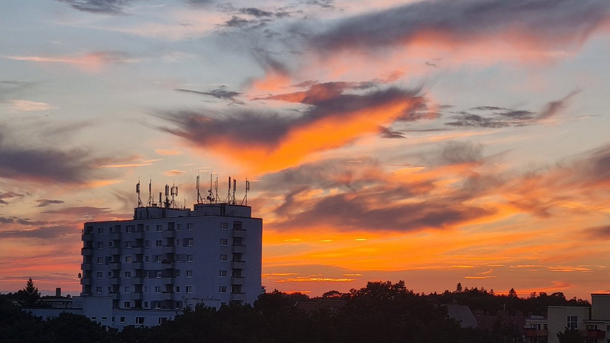 birkbuschhaus's tweet photo. Now look to the West! #sunset https://t.co/Ca1UCEvmkj