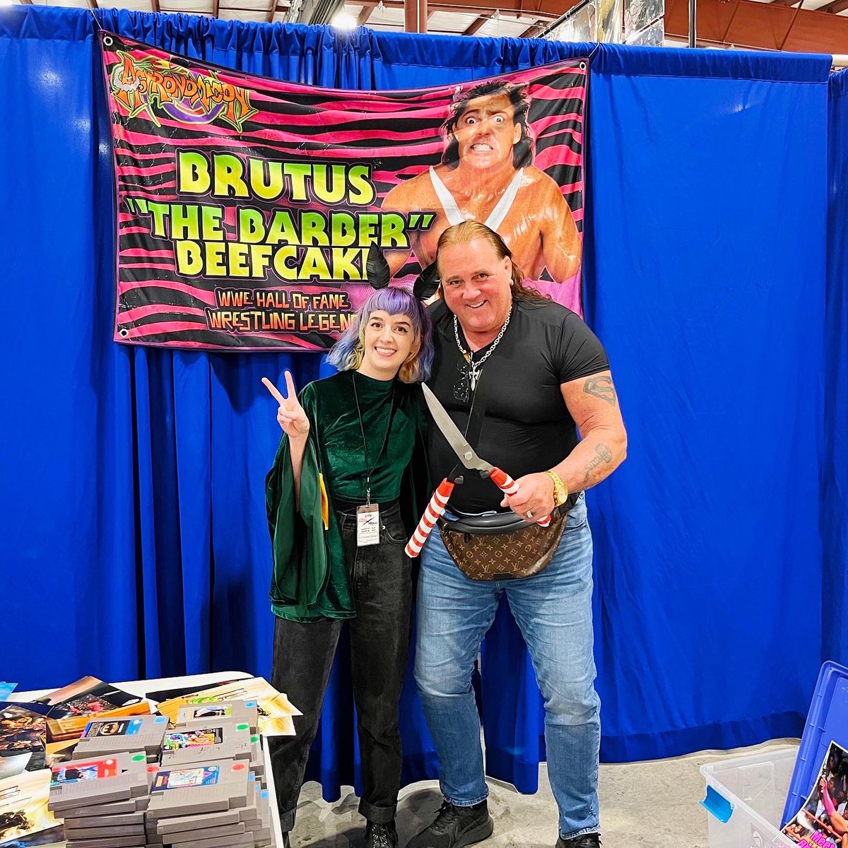 keepcreepinon's tweet photo. Got to meet @brutusbeefcake_ at @WVPopCon this weekend 🤩 Maybe I can get my bangs trimmed next time? ✂️ https://t.co/fe6d8lUKea
