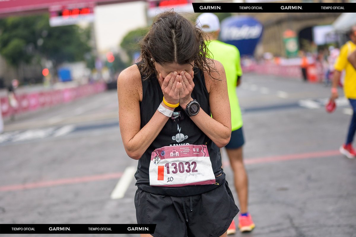 GarminMexico's tweet photo. Ese momento que cruzas la meta, detienes tu #Garmin y sabes que ¡Lo hiciste! 👏 
Llegando a la meta - Parte 1
@MaratonCDMX 

#GarminTiempoOficial 
#MaratónCDMXTelcel https://t.co/06daouKimf