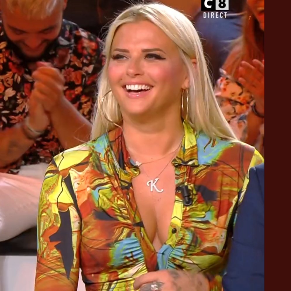 CelebsAnim's tweet photo. 😍 #KellyVedovelli 🥰 #TPMP #TPMPIsBack https://t.co/LD2LaqBnJ6