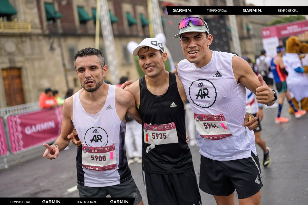GarminMexico's tweet photo. Ese momento que cruzas la meta, detienes tu #Garmin y sabes que ¡Lo hiciste! 👏 
Llegando a la meta - Parte 1
@MaratonCDMX 

#GarminTiempoOficial 
#MaratónCDMXTelcel https://t.co/06daouKimf