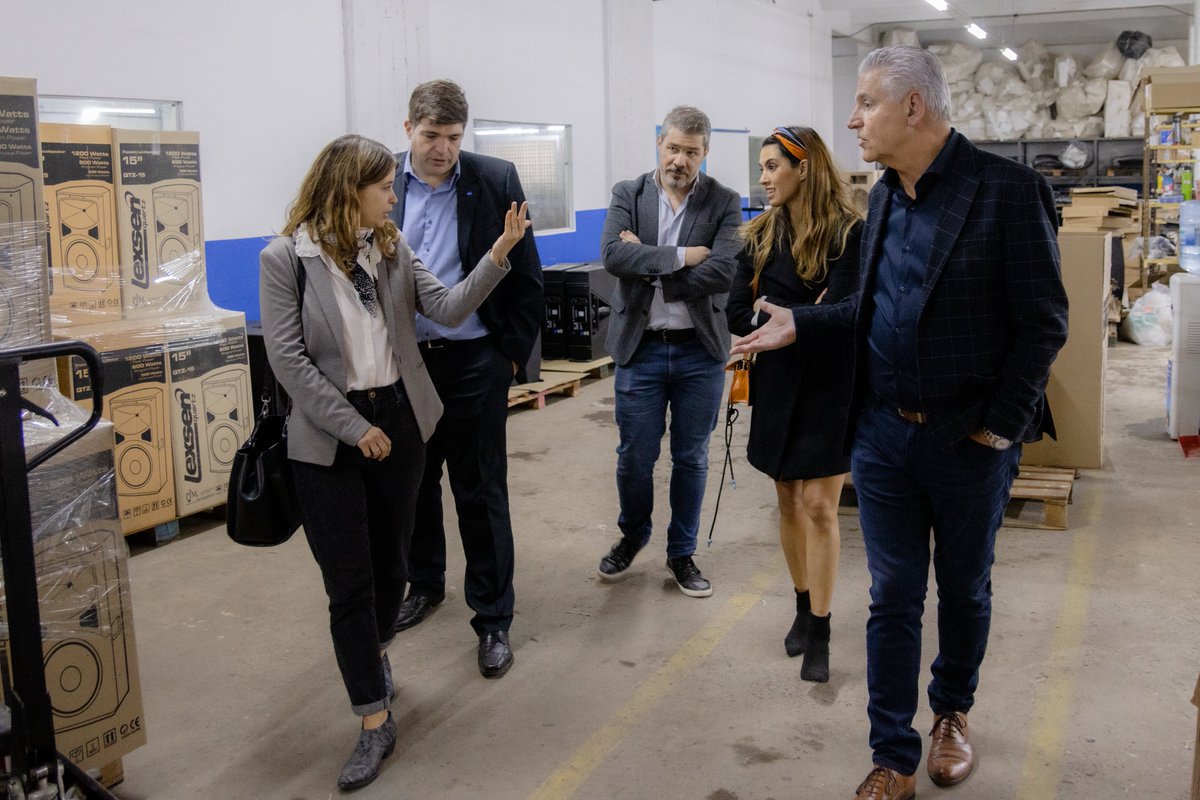 EnacArgentina's tweet photo. Marca País (@marcapaisar): La Secretaria de Turismo de la Nación (@TurDepAR ) visitó @tevelam y mantuvo un encuentro con ENAC ( @EnacArgentina )
cc
@yaninamartinez
@NaduZanardi
@mgiralda78
@leobilanski https://t.co/p6HgG3xJIP