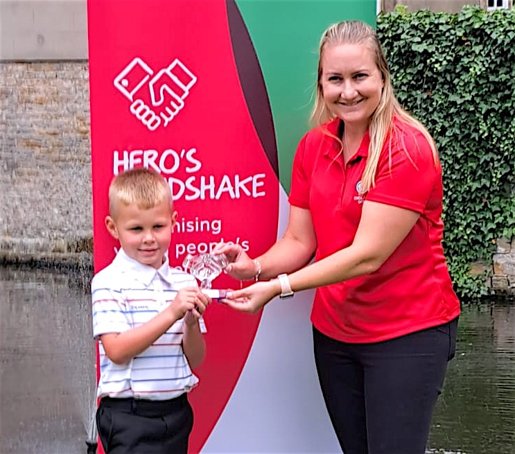 George Hughes receives a special award from <a href="/EnglandGolf/">England Golf</a>'s Laura Yapp. The 5-year-old from <a href="/WiganGolfClub/">Wigan Golf Club</a> has helped raise more than £75,000 for a charity in memory of his dad, who tragically died after an unsuccessful organ transplant.
Full story...
golfnews24.co.uk/2022-news-wiga…