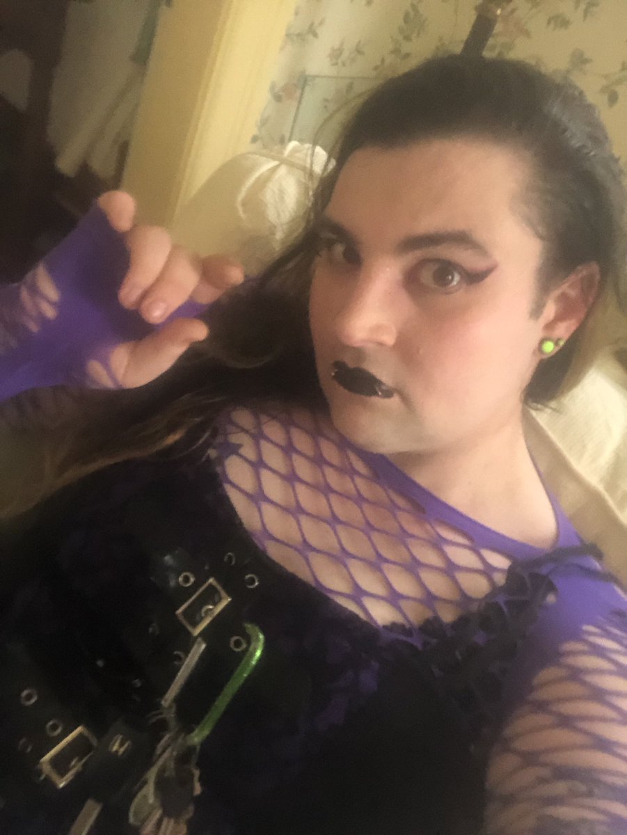 roripearlstein's tweet image. I was supposed to go to a show on Friday but my ride bailed and I couldn’t find another one so here’s my outfit because it needs to be seen