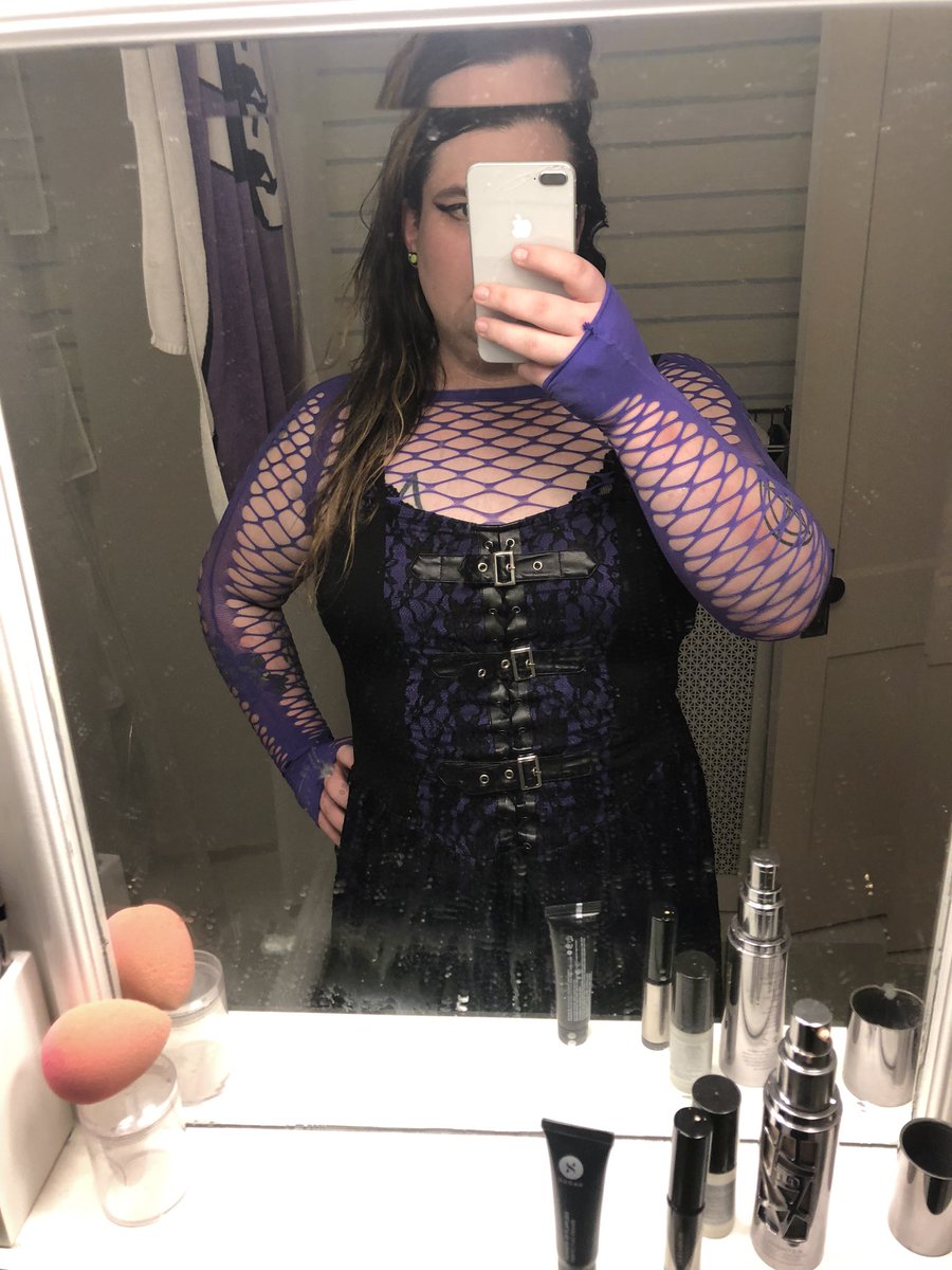 roripearlstein's tweet image. I was supposed to go to a show on Friday but my ride bailed and I couldn’t find another one so here’s my outfit because it needs to be seen