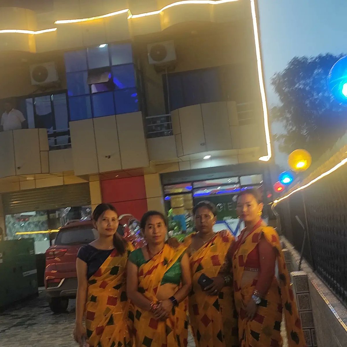 Hotelyes1's tweet photo. तिजको दरखाएर रमाइलो गर्दै होटल यस बर्दिवासका दिदि बहिनि हरु । 
सम्पुर्ण दिदि बहिनिहरुमा महिलाहरुको महान पर्व हरितालिका तीज को हार्दिक मंगलमय शुभकामना ब्यक्त गर्दछौँ। 

 #bardibas_hotel   #Yes_hotel #bardibas_Meeting_Hall #Janakpur_Meetinghall https://t.co/DDHcZTOlRC