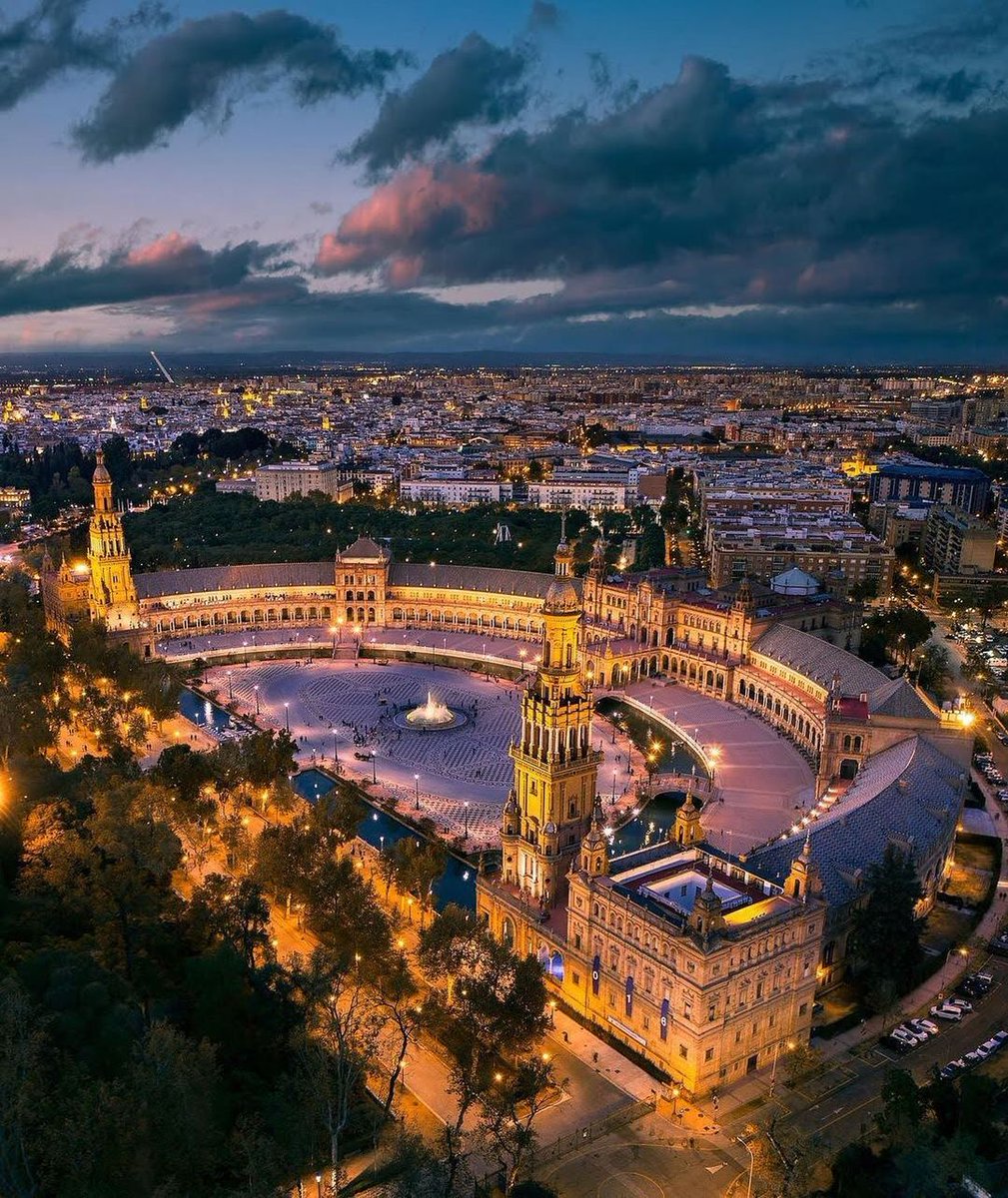 Sevilla y su Plaza de España (Fot. Vadim Sherbakov)