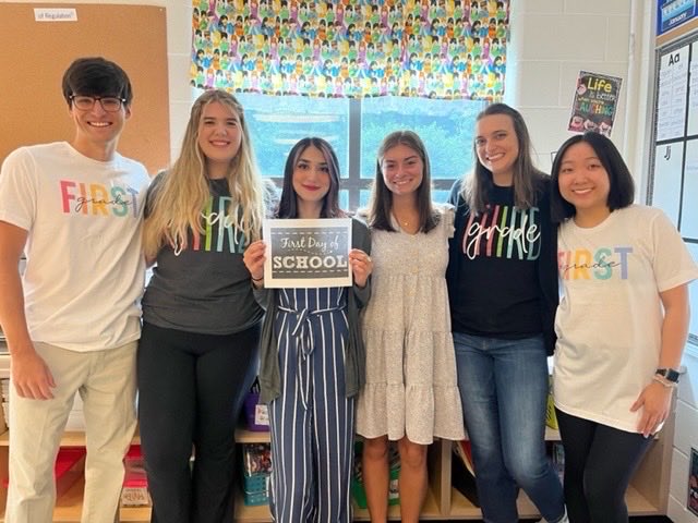 This group of ⁦<a href="/UMDCollegeofEd/">UMD College of Education</a>⁩  students are excited to share their first day of student teaching! #EdTerp1stday #proudEdTerp