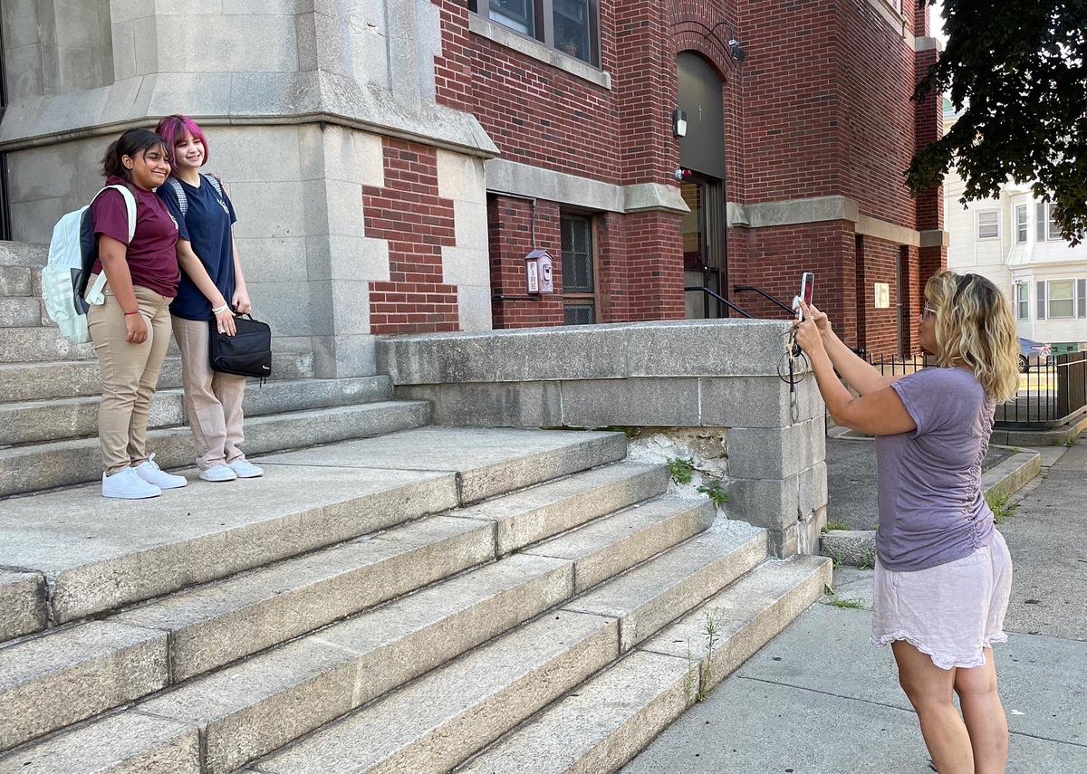 GLCPS_'s tweet photo. #FirstDayOfSchoolVibes #wearegloballearners #edthataddsup @mass4charters https://t.co/35qLyzmOF5