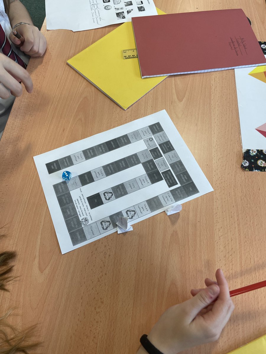 SL_THS_Spanish's tweet photo. @MissStephenso17’s S3 class enjoyed playing ‘Serpientes y escaleras’ (snakes and ladders) to practice their vocabulary and verbs on the technology topic 🖥📱¡Bien hecho a todos! 🇪🇸 @SL_TrinityHS https://t.co/N7agSe1DK1