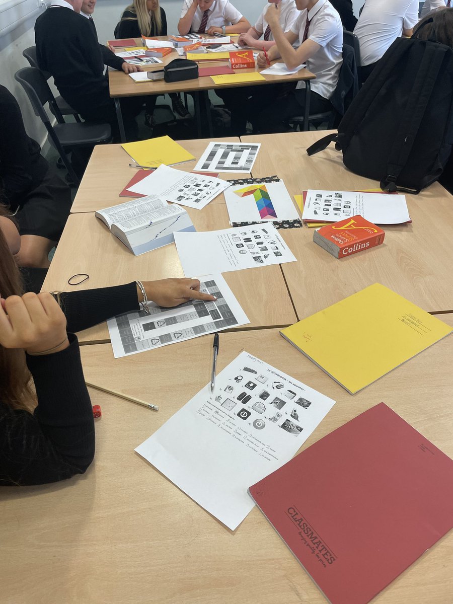 SL_THS_Spanish's tweet photo. @MissStephenso17’s S3 class enjoyed playing ‘Serpientes y escaleras’ (snakes and ladders) to practice their vocabulary and verbs on the technology topic 🖥📱¡Bien hecho a todos! 🇪🇸 @SL_TrinityHS https://t.co/N7agSe1DK1
