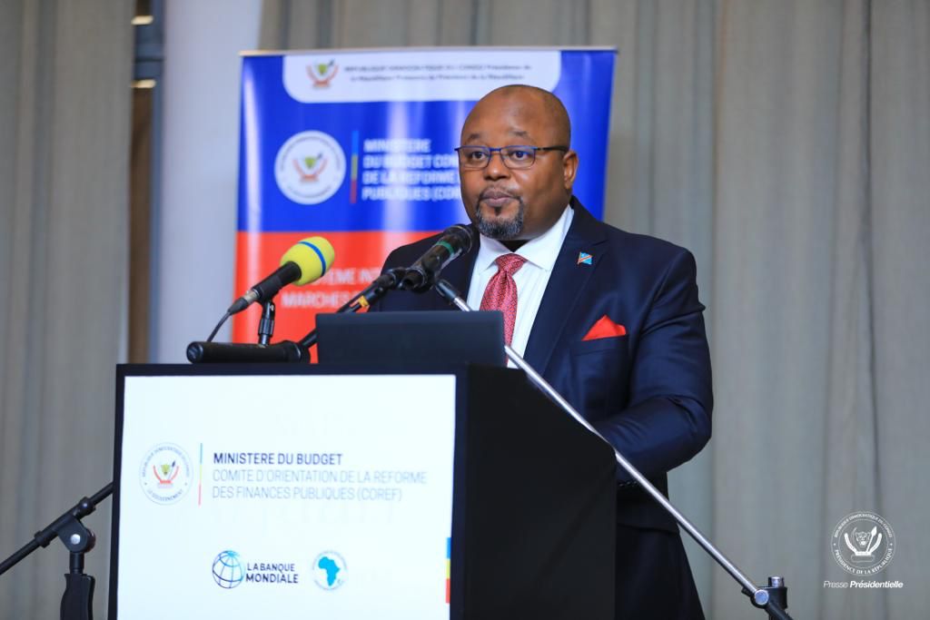 Presidence_RDC's tweet photo. Pour le Ministre d'État en charge du budget, Aimé Boji Sangara, la mise en place du #SIGMAP est un moyen de garantir l'efficience de la dépense publique et un outil pour lutter contre la corruption dans la passation des marchés publics. https://t.co/0hkTRF3W92