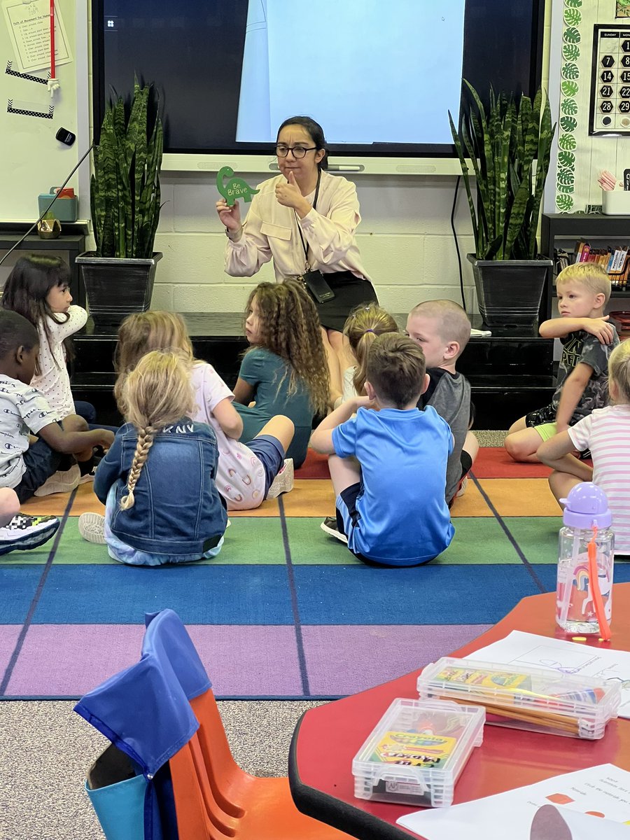 Holli_Sears's tweet photo. Scientists observe and draw what they see! Ms. Schroader and her kindergarten scientists are practicing observing and drawing accurately @NSDCarver with a dinosaur friend. @NeoshoSD https://t.co/APZLKXCNlY