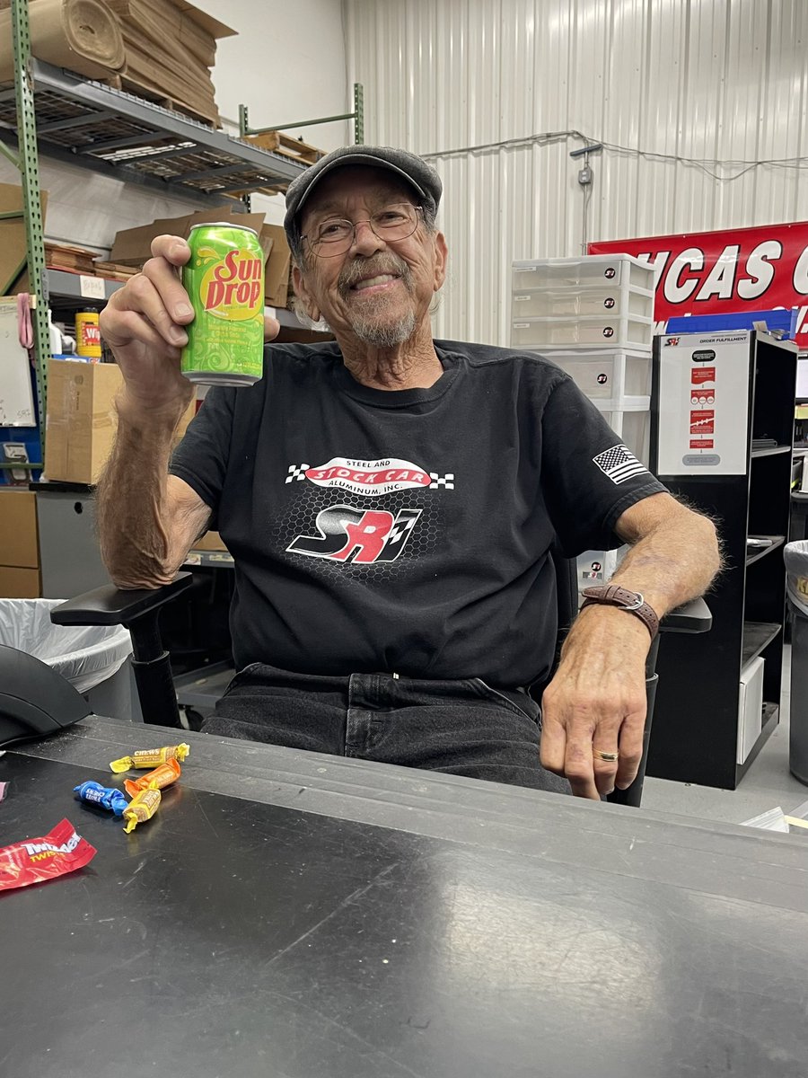 BlakeHarrisH3's tweet photo. Former Cup Series crew chief and vitale part of @DaleJr, @EarnhardtKelley, and @KerryDEarnhardt late model career Doug Williams enjoying a @SunDrop to cheer on Dale Jr. He currently works at @SRIPerformance bagging bolts. He was hoping to come but cannot now unfortunately. https://t.co/hSj1GvBrIz