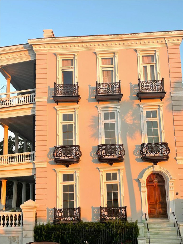 That golden glow in Charleston ✨ Always worth waking up early for! 😌📷: <a href="/KristiMeeuwse/">Dr. Kristi Meeuwse</a>