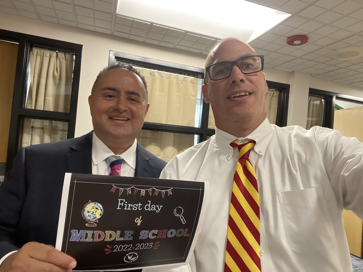 Great first day of school at CHS!  ⁦<a href="/WalledLkSchools/">Walled Lake Schools</a>⁩