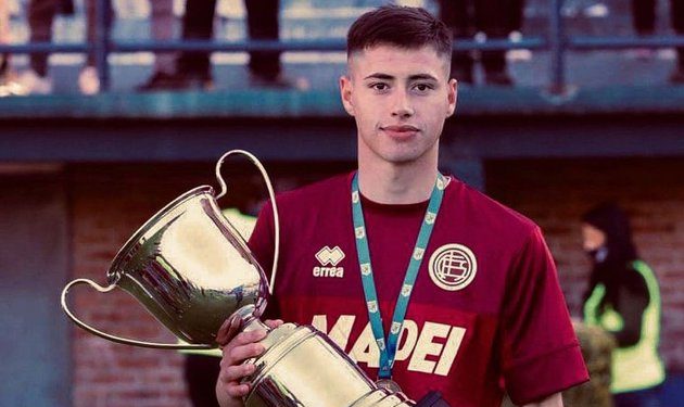 AdrianoSavalli's tweet photo. 🔜 Juan Martín Ginzo, a un paso de ser jugador de Atlético Madrid B 🇪🇸, como adelantaron en @fortalezagrana. El defensor de #Lanus va a préstamo hasta junio de 2023, sin cargo y con una opción de compra a definir 🔴⚪. https://t.co/N50TInixbN
