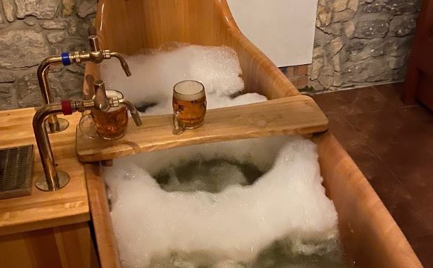 KumbatioNL's tweet photo. Ever heard of a bath filled with beer? - https://t.co/8gItoYJ8pO
These are the kind of things we encounter along the way to Kenya! 
#walking #cycling #running #Kenya #sponsoractivity #selfsustainability https://t.co/GKTo6OW0jE
