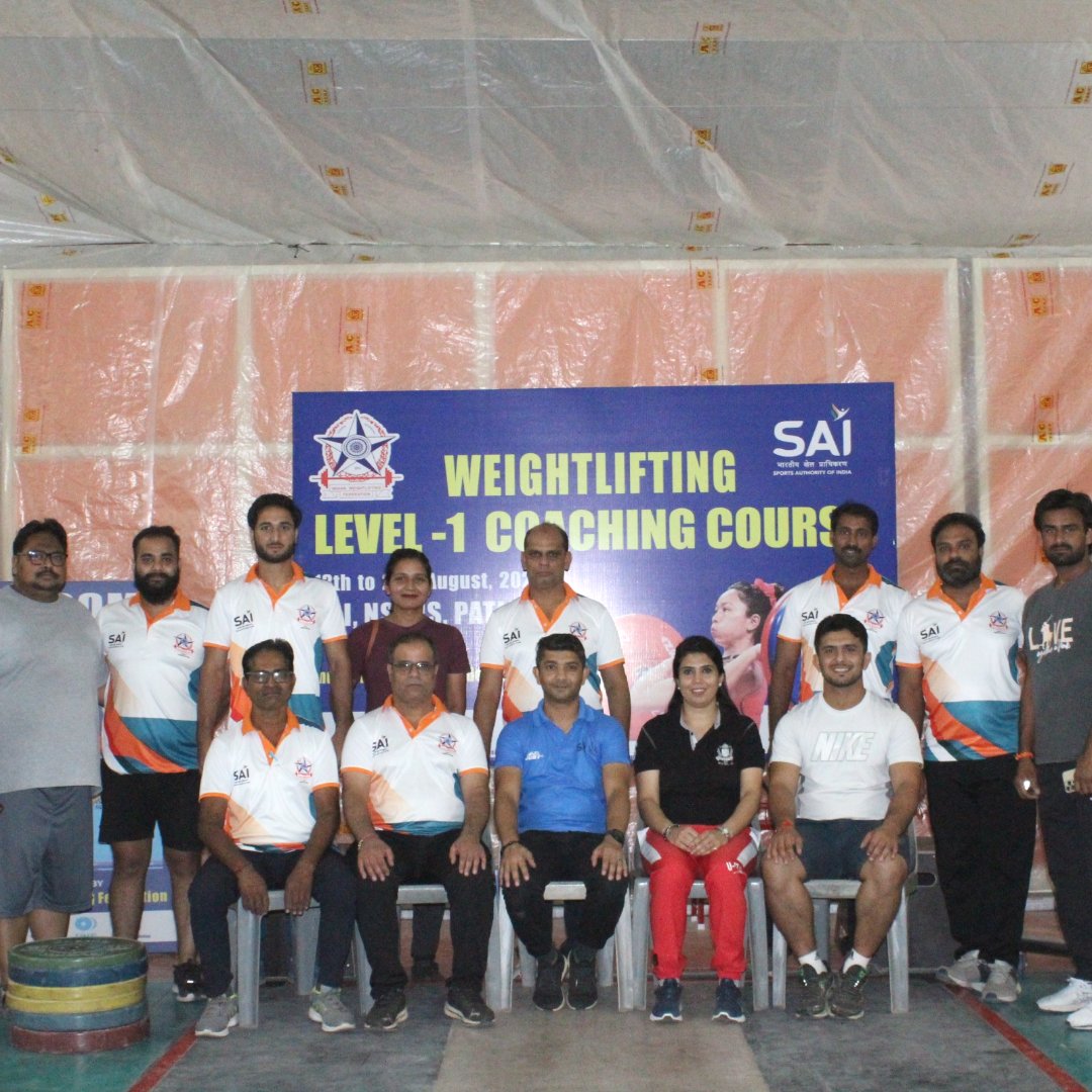 DawoodFarooq_'s tweet photo. Feeling honor to meet such Respected &amp; Experienced Coaches...
Thanking you all for your Support &amp; Care. Especially a Special thanks to (Mr.Aveenash Pandoo Sir HPD WEIGHTLIFTING INDIA) for his wonderful Teaching and Guidance...
@nuzhatjehangir 
@MushtaqZargar3 
@ShowkatNarwari https://t.co/Hao3SV7yxc