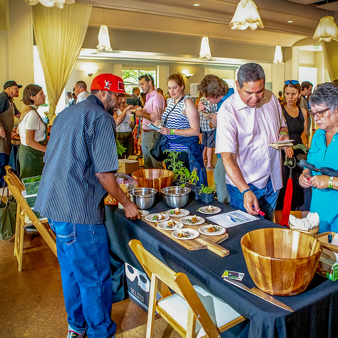AtlBotanical's tweet photo. AgLanta Eats – the annual food fest featuring local growers – blooms TONIGHT in the Garden. 🧑‍🌾 🧑🏽‍🍳 Tix still available for bites and bevvies from ATL chefs: https://t.co/E3j4NkXuPf https://t.co/vaEmUkb0oK