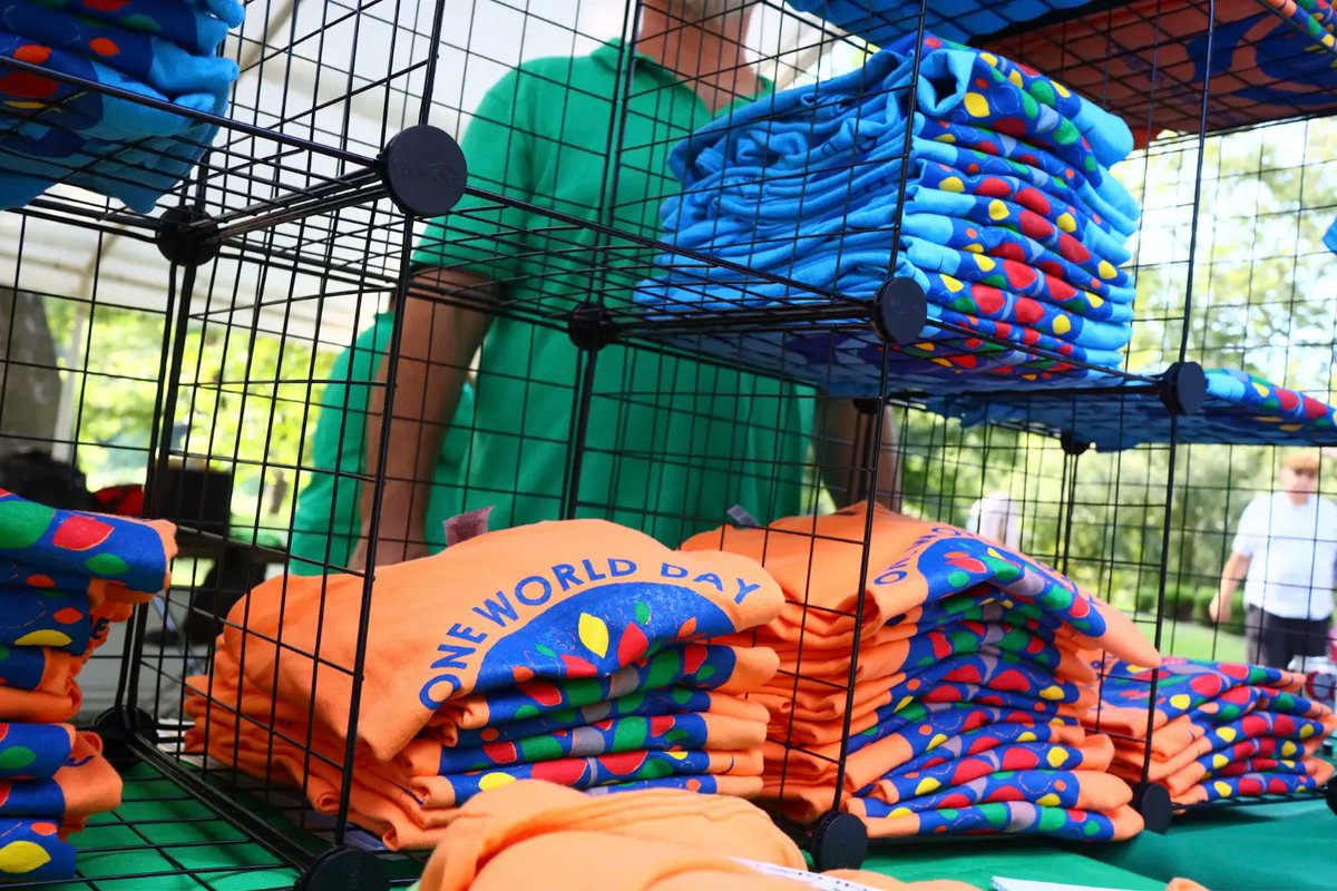 MannyWallace's tweet photo. Stopped by the festivities at #OneWorldDay to close out the weekend. @owdcleveland https://t.co/L2uoo3FqvA