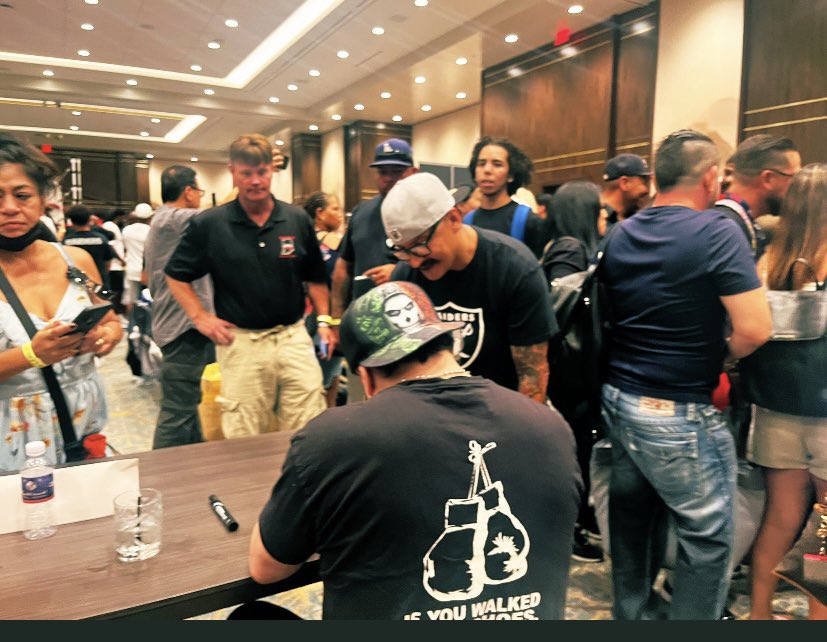 ZENAPRCHAMP's tweet photo. say what you want But that’s a Fact ! #NVBHOF never declines a fan EVER thanks to all who helped him #IGMOB #WbcCares #fans #Legends #champions #Boxing he bled for it ,,,#Bleedforthis #Vegas #Boxingfans #heart #Guts always entertained and sold out arenas ! https://t.co/YWvxFS4Pre