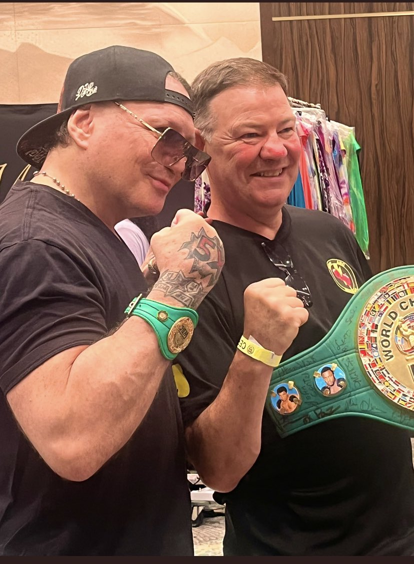 ZENAPRCHAMP's tweet photo. say what you want But that’s a Fact ! #NVBHOF never declines a fan EVER thanks to all who helped him #IGMOB #WbcCares #fans #Legends #champions #Boxing he bled for it ,,,#Bleedforthis #Vegas #Boxingfans #heart #Guts always entertained and sold out arenas ! https://t.co/YWvxFS4Pre